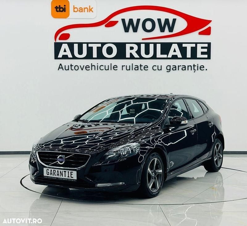 Culoarenegru Utilizat 2015 Volvo V40 Momentum Hatchback | 8.290 EUR (Preț OK) - Imagine 1/4