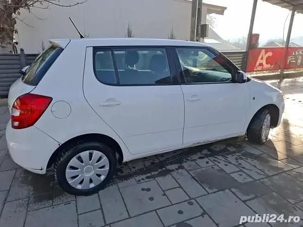 Utilizat 2012 Skoda Fabia Berlinǎ | 2.500 EUR (Preț bun) - Imagine 1/4