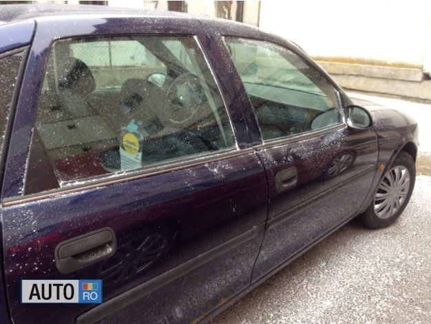 Second-hand Opel Vectra 75 CP (55 kW) 1998 Albastru marin Berlinǎ