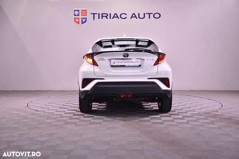 Second-hand Toyota C-HR 122 CP (89 kW) 2022 Culoarealb SUV