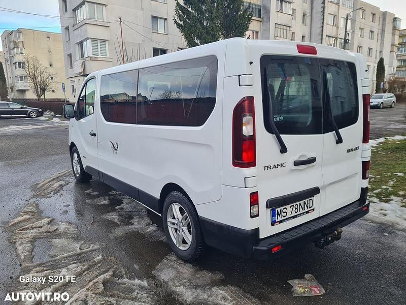 Second-hand Renault Trafic Expression 120 CP (88 kW) 2015 Culoarealb Monovolum