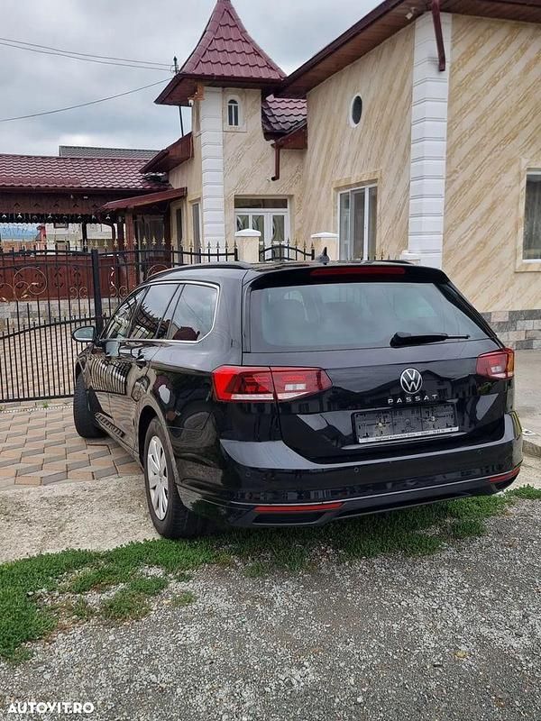 Culoarenegru Utilizat 2022 VW Passat Comfortline Break | 21.000 EUR (Preț OK) - Imagine 1/4