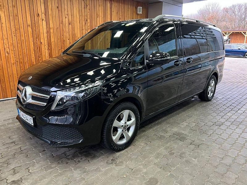 Utilizat 2022 Mercedes V220 Avantgarde Monovolum | 66.215 EUR - Imagine 1/1