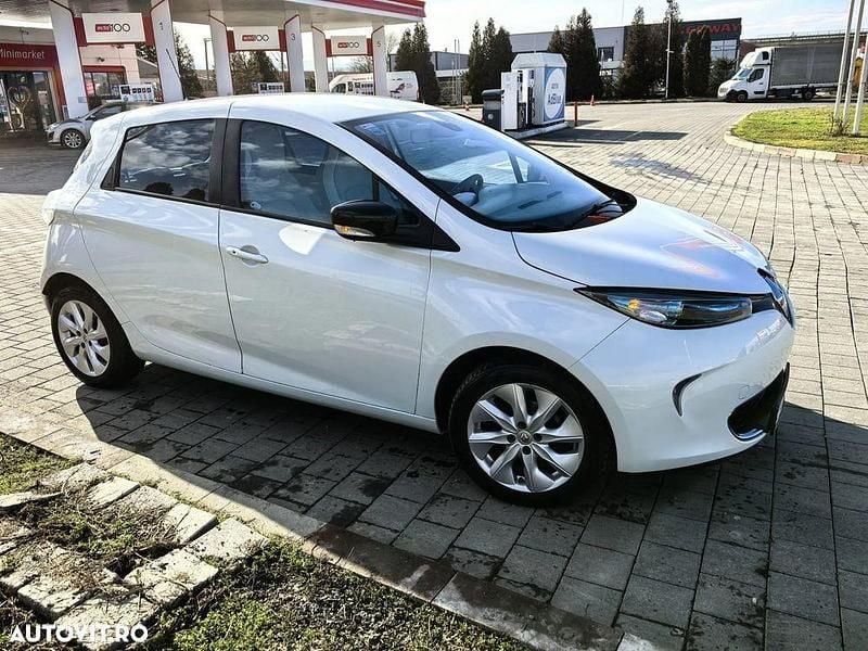 Second-hand Renault Zoe Life 67 kW (92 CP) 2015 Culoarealb Hatchback