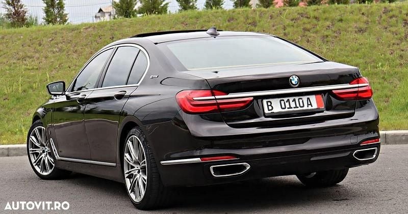 Second-hand BMW 740 iPerformance 326 CP (239 kW) 2017 Culoarenegru Berlinǎ