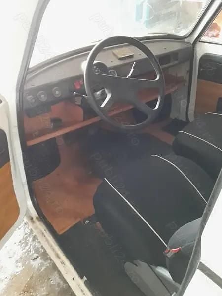 Utilizat 1990 Trabant 601 Berlinǎ | 1.850 EUR - Imagine 1/4