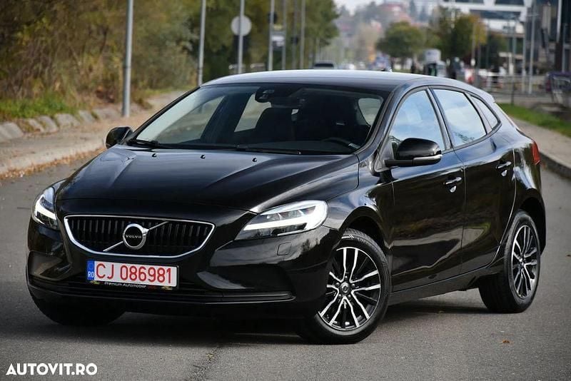 Culoarenegru Utilizat 2017 Volvo V40 Summum Break | 8.949 EUR (Preț OK) - Imagine 1/4