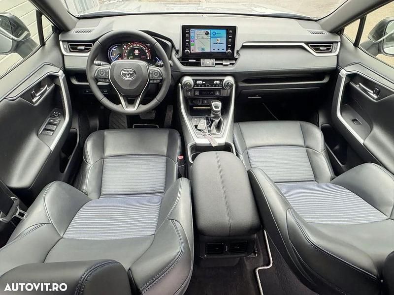 Second-hand Toyota RAV4 Hybrid 178 CP (130 kW) 2020 Culoareargint SUV