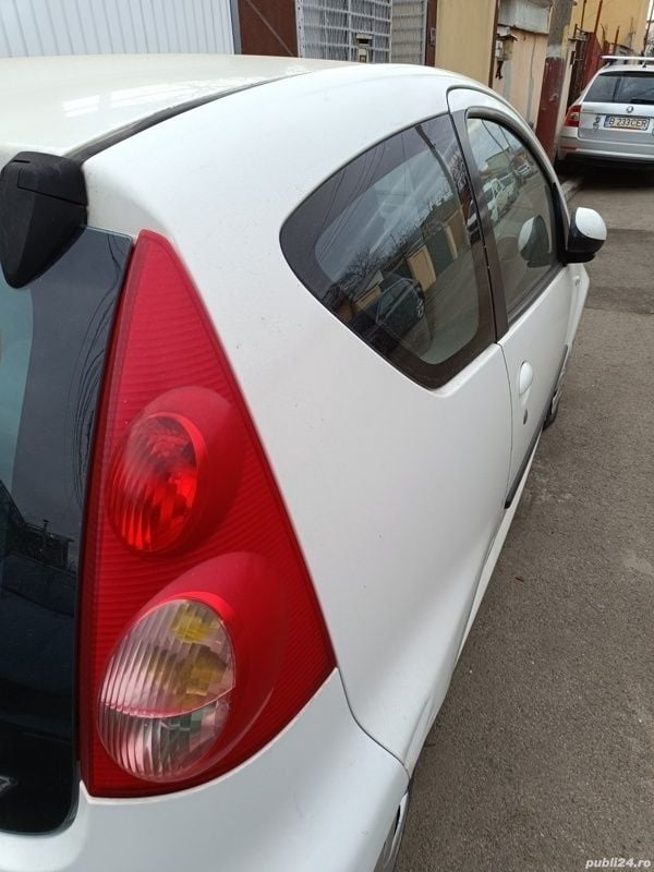 Alb Second-hand 2006 Peugeot 107 Hatchback | 2.500 EUR - Imagine 1/4
