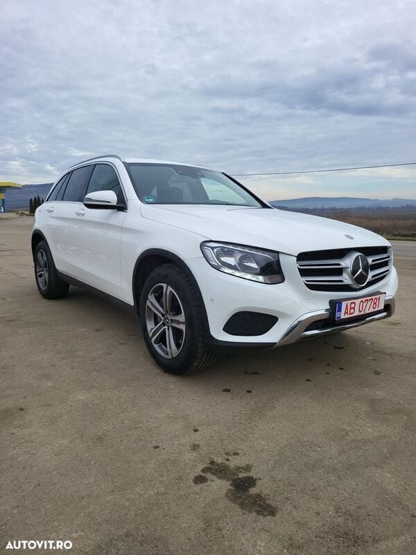 Alb Utilizat 2018 Mercedes GLC250 SUV | 22.650 EUR (Preț OK) - Imagine 1/4