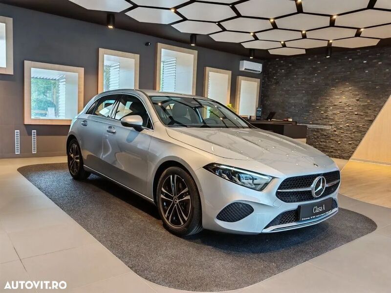 Argint Nouă 2025 Mercedes A180 Hatchback | 34.153 EUR (Preț OK) - Imagine 1/4