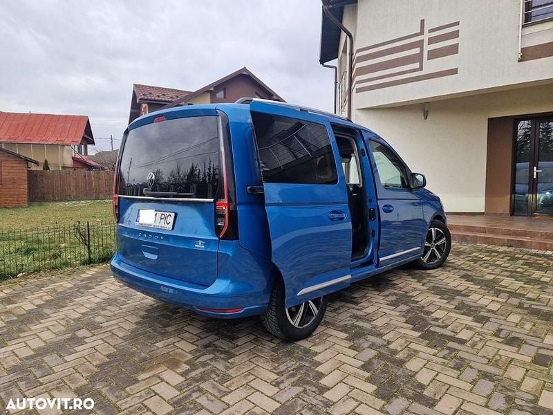 Second-hand VW Caddy Style 122 CP (89 kW) 2021 Culoarealbastru Monovolum