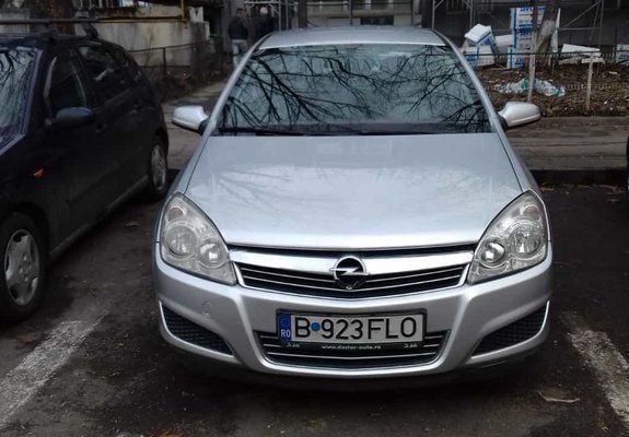 Gri Utilizat 2007 Opel Astra Hatchback | 3.300 EUR (Scump) - Imagine 1/4