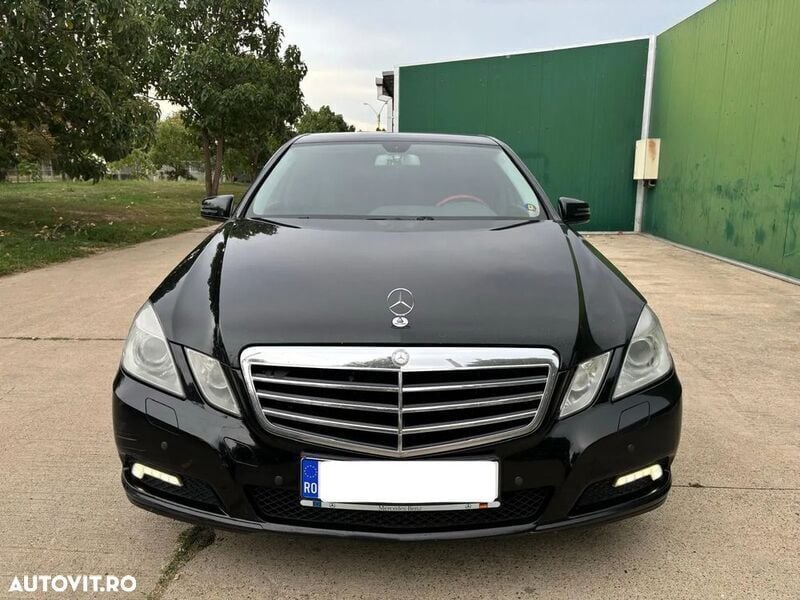 Negru Utilizat 2010 Mercedes E200 Berlinǎ | 7.500 EUR (Preț OK) - Imagine 1/4