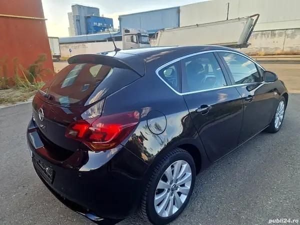 Second-hand Opel Astra 130 CP (95 kW) 2011 Berlinǎ