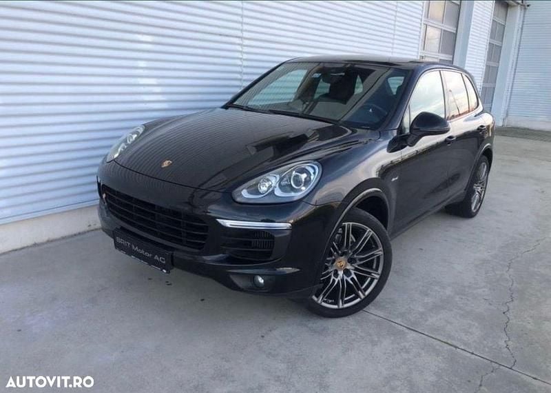 Culoarenegru Utilizat 2017 Porsche Cayenne SUV | 33.000 EUR (Preț bun) - Imagine 1/4