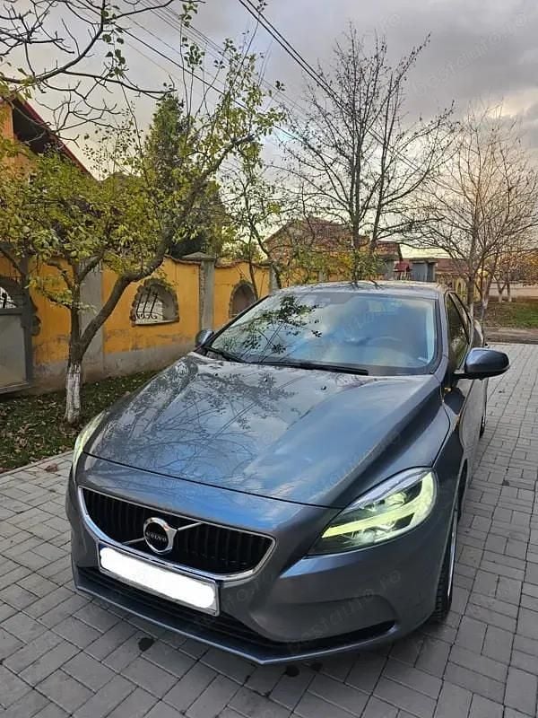 Utilizat 2019 Volvo V40 Berlinǎ | 13.350 EUR (Preț OK) - Imagine 1/4
