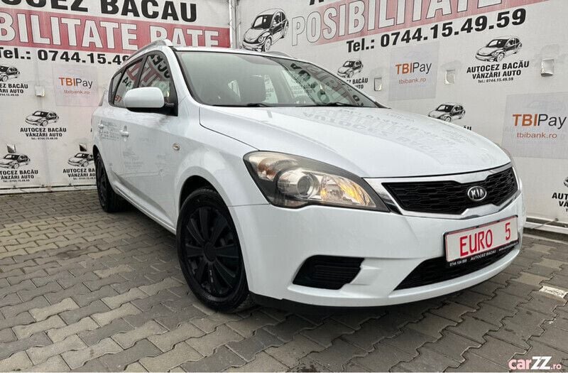 Alb Utilizat 2013 Kia Ceed 2 Break | 6.440 EUR - Imagine 1/4