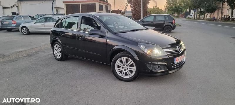 Negru Utilizat 2007 Opel Astra Catch Me Hatchback | 2.490 EUR (Preț OK) - Imagine 1/4