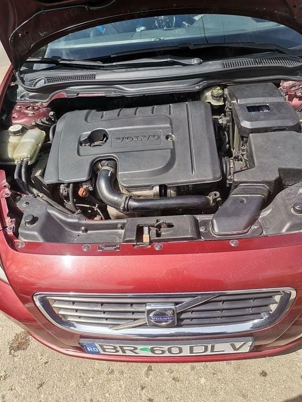 Rosu Utilizat 2009 Volvo V50 Break | 3.200 EUR (Preț OK) - Imagine 1/4