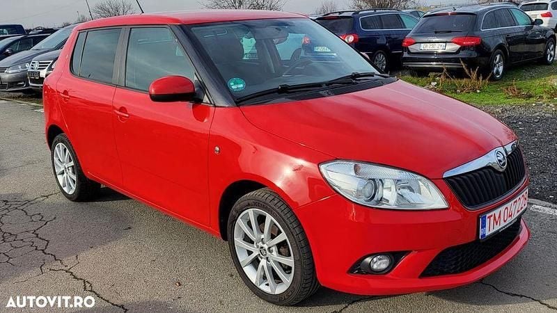 Culoarerosu Utilizat 2014 Skoda Fabia Hatchback | 3.900 EUR (Preț bun) - Imagine 1/4
