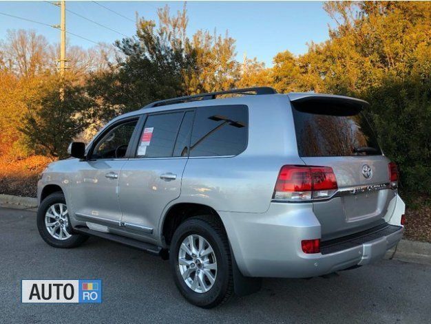Second-hand Toyota Land Cruiser 490 CP (360 kW) 2017 Argintiu SUV