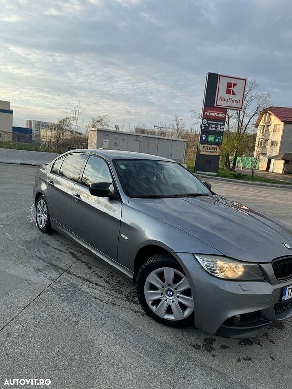 Second-hand BMW 318 Sport Line 143 CP (105 kW) 2011 Culoaregri Berlinǎ