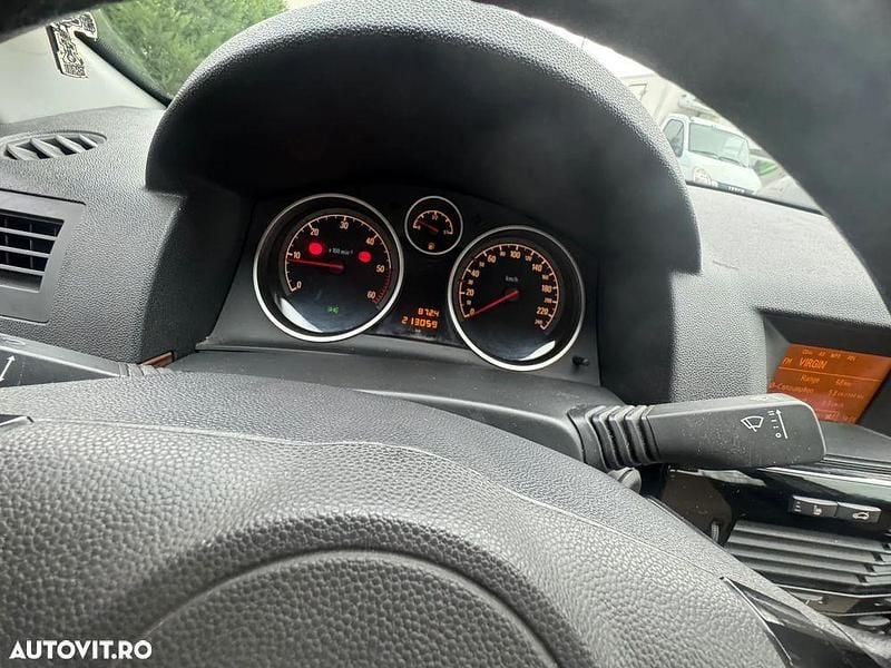 Second-hand Opel Astra Cosmo 100 CP (73 kW) 2008 Culoarebej Berlinǎ