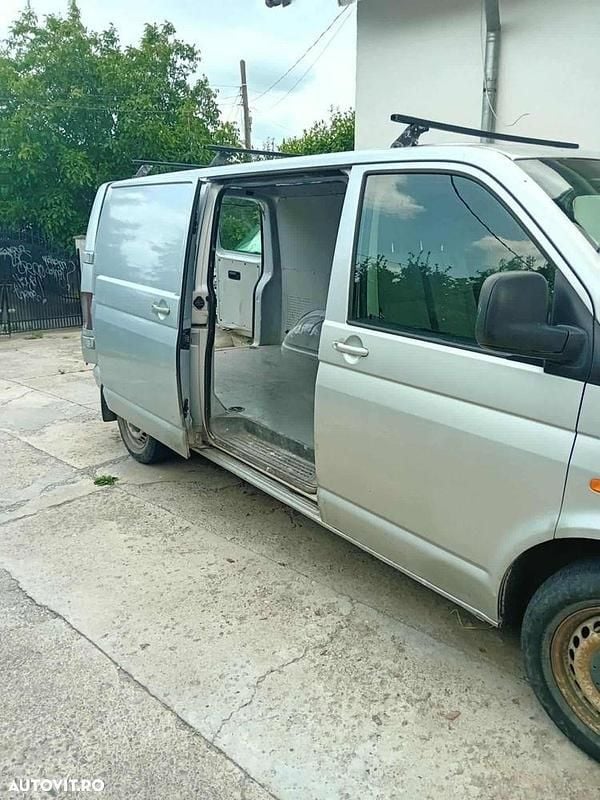 Second-hand VW Transporter 130 CP (95 kW) 2007 Culoaregri Van