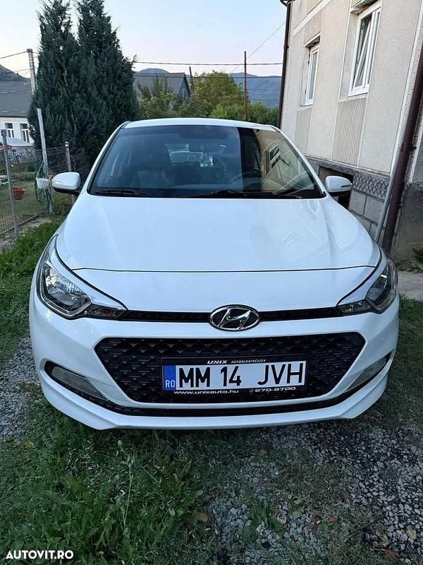 Culoarealb Utilizat 2016 Hyundai i20 Comfort Hatchback | 7.800 EUR (Scump) - Imagine 1/4