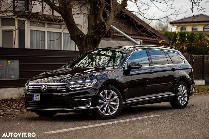 Culoarenegru Utilizat 2018 VW Passat GTE Break | 13.750 EUR (Preț bun) - Imagine 1/4