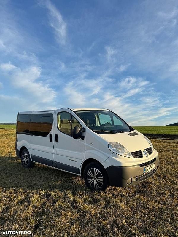 Culoarealb Utilizat 2012 Renault Trafic Authentique Monovolum | 8.800 EUR (Preț OK) - Imagine 1/4