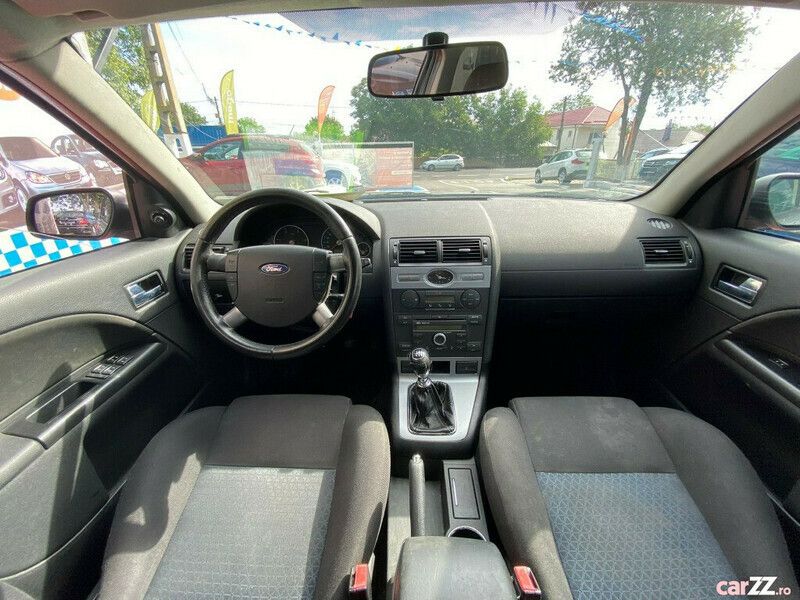 Second-hand Ford Mondeo 131 CP (96 kW) 2005 Argint Break