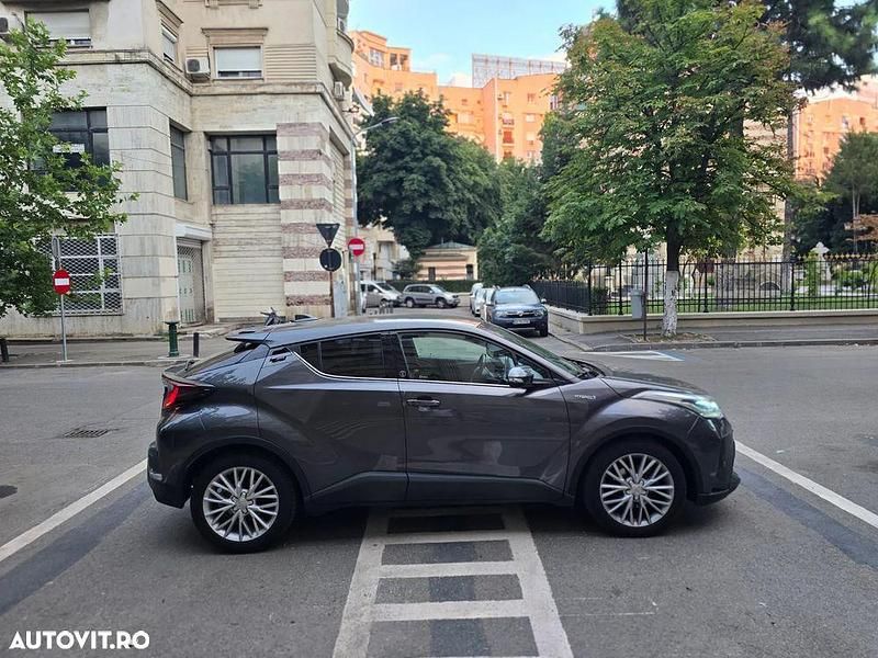 Gri Utilizat 2021 Toyota C-HR Team SUV | 25.000 EUR (Puțin scump) - Imagine 1/4