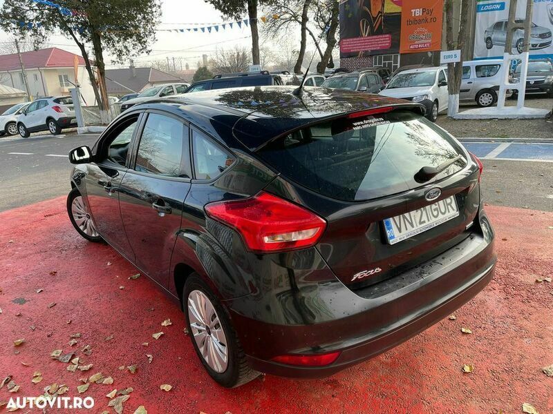Second-hand Ford Focus 101 CP (74 kW) 2017 Negru Hatchback
