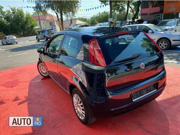 Second-hand Fiat Punto 65 CP (47 kW) 2009 Albastru Hatchback