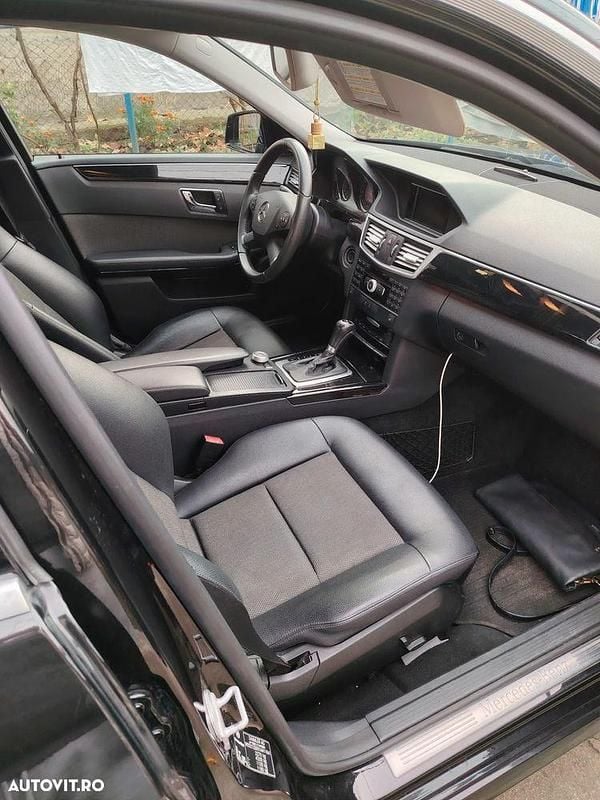 Second-hand Mercedes E200 Avantgarde 136 CP (100 kW) 2011 Culoarenegru Berlinǎ