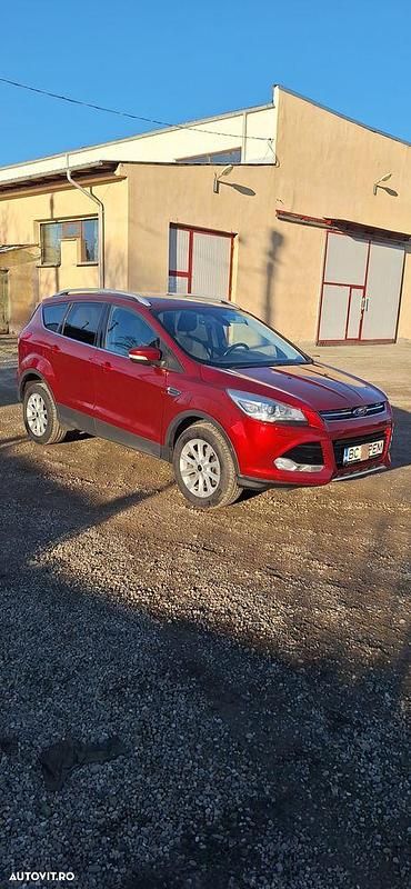 Second-hand Ford Kuga Titanium 150 CP (110 kW) 2015 Culoarerosu SUV