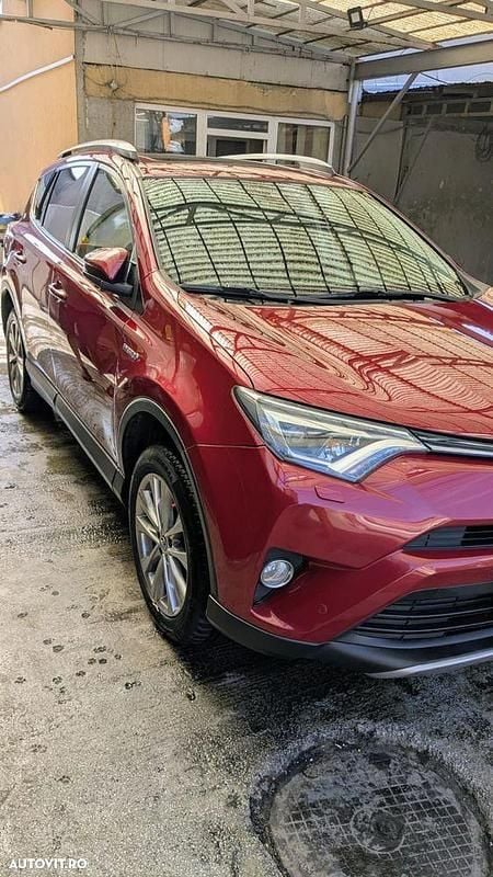 Second-hand Toyota RAV4 Hybrid 155 CP (114 kW) 2018 Culoarerosu SUV