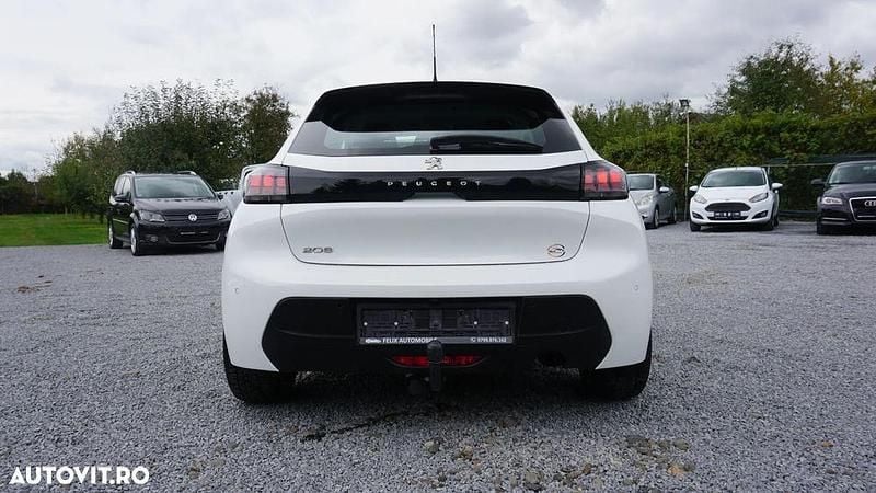 Second-hand Peugeot 208 GT 102 CP (75 kW) 2020 Culoarealb Hatchback