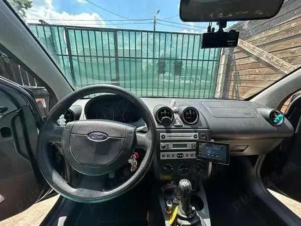 Albastru Utilizat 2005 Ford Fiesta Hatchback | 1.300 EUR (Super Preț) - Imagine 1/4