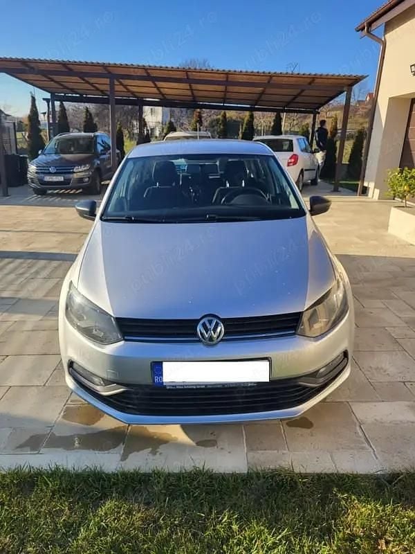 Argintiu Utilizat 2015 VW Polo Hatchback | 7.300 EUR (Puțin scump) - Imagine 1/4