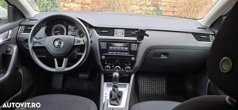 Second-hand Skoda Octavia Ambition 115 CP (84 kW) 2019 Culoarealb Hatchback