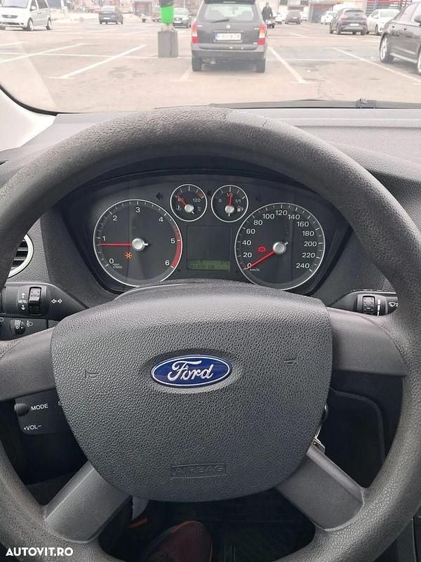 Second-hand Ford Focus Ambiente 109 CP (80 kW) 2006 Culoarenegru Break