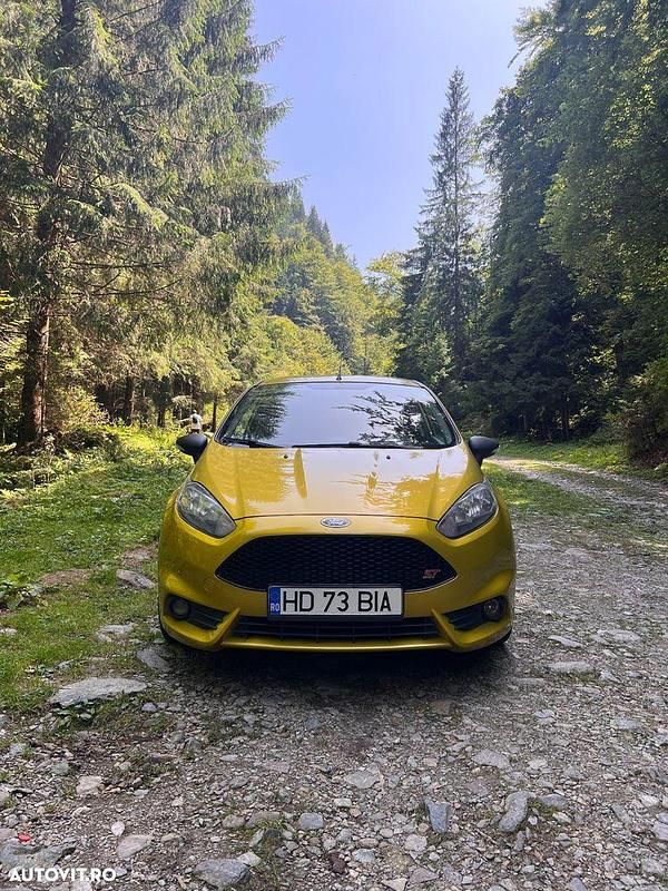 Galbeuriu Utilizat 2015 Ford Fiesta Trend Hatchback | 4.500 EUR (Puțin scump) - Imagine 1/4