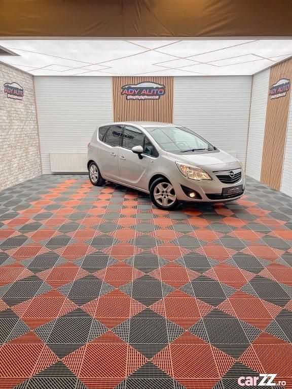 Culoareargint Utilizat 2011 Opel Meriva Design Edition Monovolum | 5.499 EUR (Scump) - Imagine 1/4