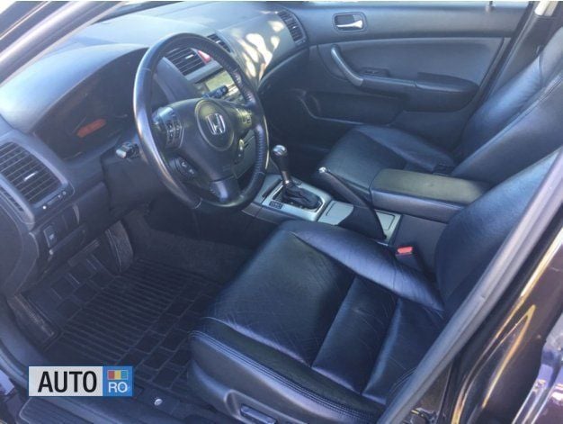 Second-hand Honda Accord 155 CP (114 kW) 2007 Maro Berlinǎ