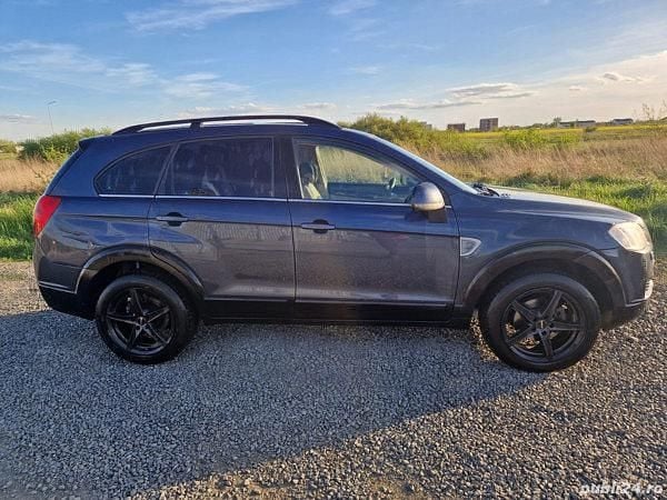 Gri Utilizat 2007 Chevrolet Captiva SUV | 2.750 EUR (Super Preț) - Imagine 1/4