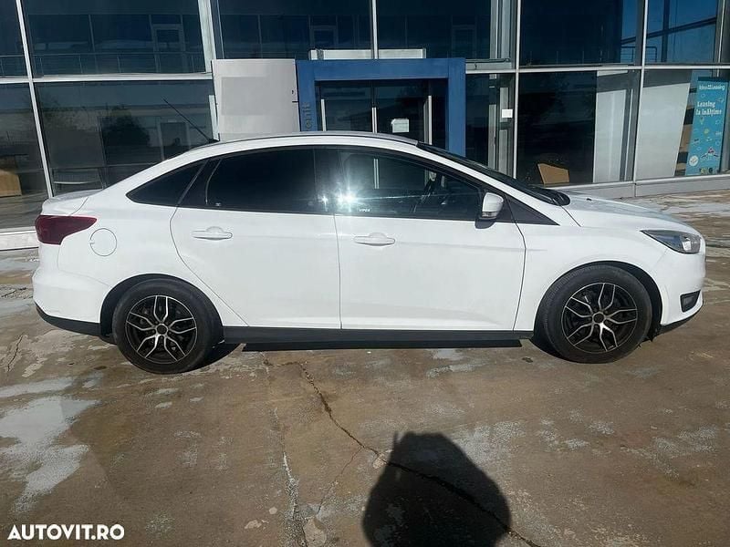 Second-hand Ford Focus Trend 100 CP (73 kW) 2015 Culoarealb Berlinǎ