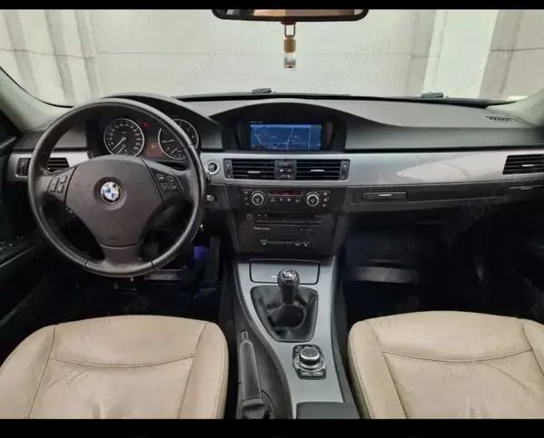 Negru Utilizat 2010 BMW 318 Berlinǎ | 5.000 EUR (Preț OK) - Imagine 1/4